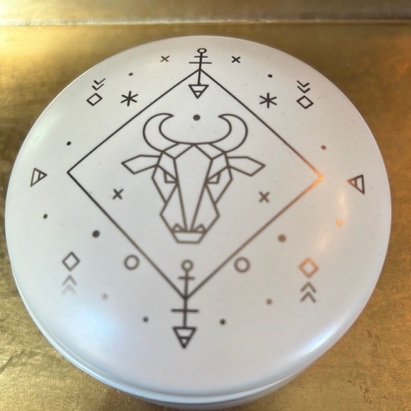Zodiac “Taurus” round ceramic decorative trinket box w/sign attributes inside - Picture 4 of 13